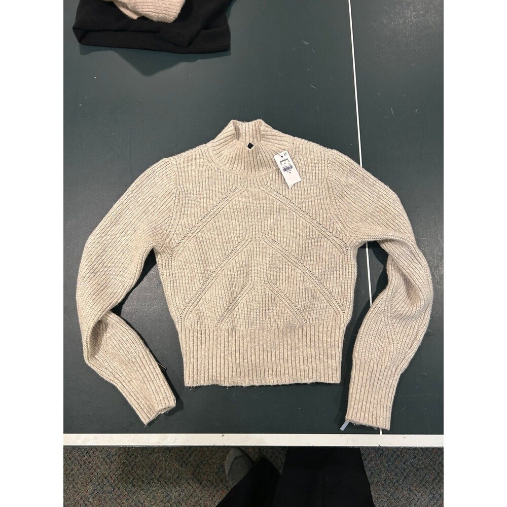Nwt express sweater size small